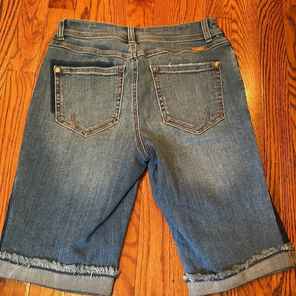 EUC Inc International Concepts Distressed Denim Cuff Shorts Size 6 - Picture 12 of 17